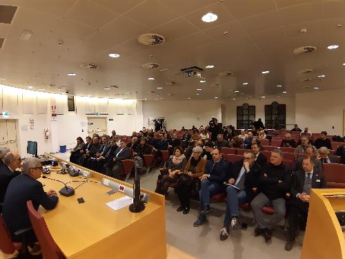 I sindaci e amministratori intervenuti a Udine all'Assemblea della neocostituita Azienda sanitaria Friuli centrale.